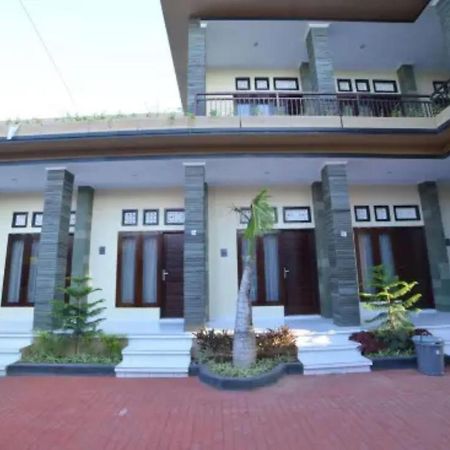 Oyo Flagship 91237 Ratu Guest House Kedunganan Bagian luar foto