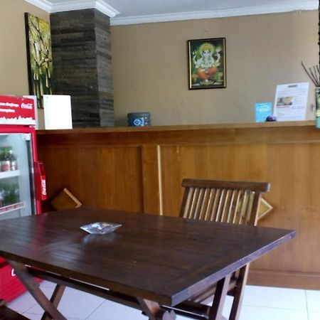 Oyo Flagship 91237 Ratu Guest House Kedunganan Bagian luar foto