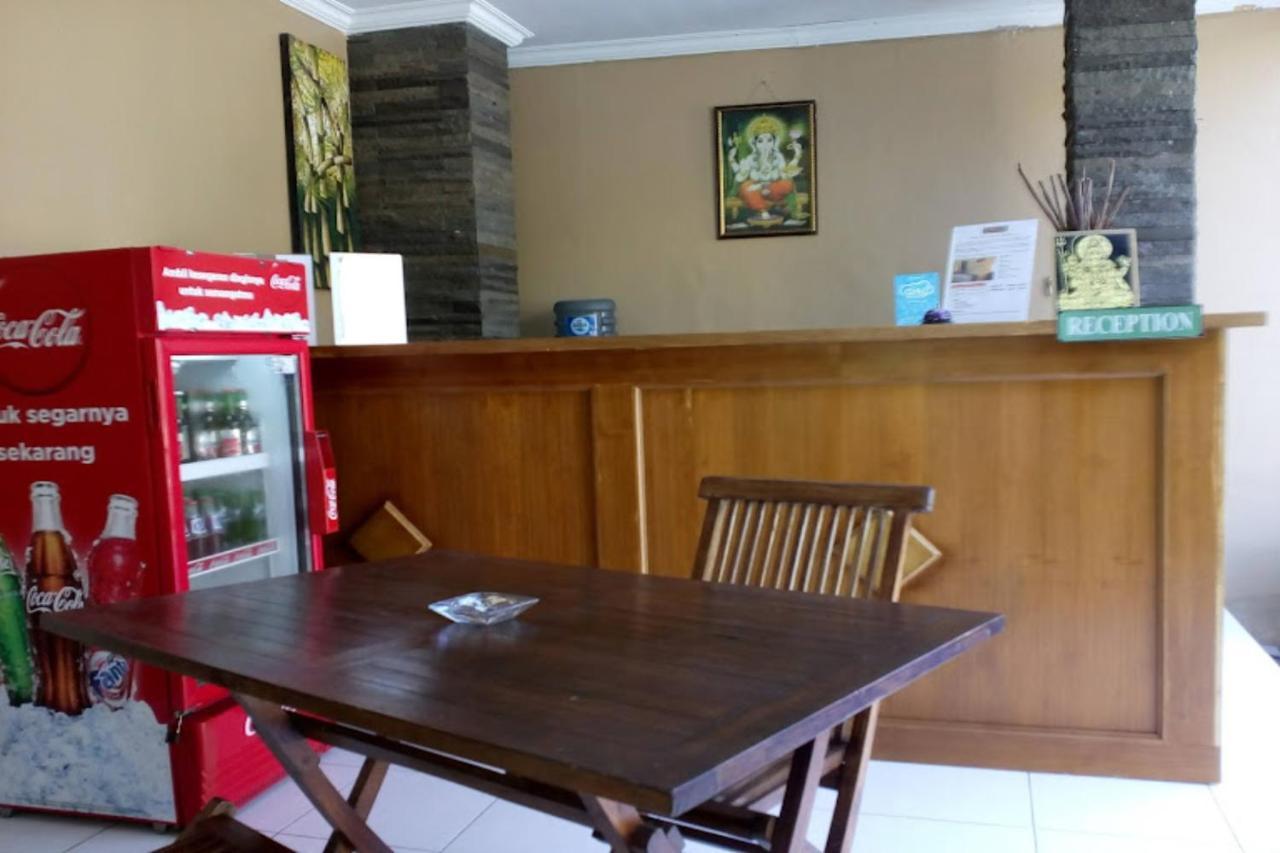 Oyo Flagship 91237 Ratu Guest House Kedunganan Bagian luar foto