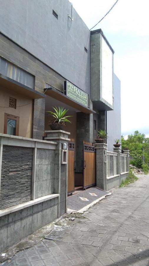 Oyo Flagship 91237 Ratu Guest House Kedunganan Bagian luar foto
