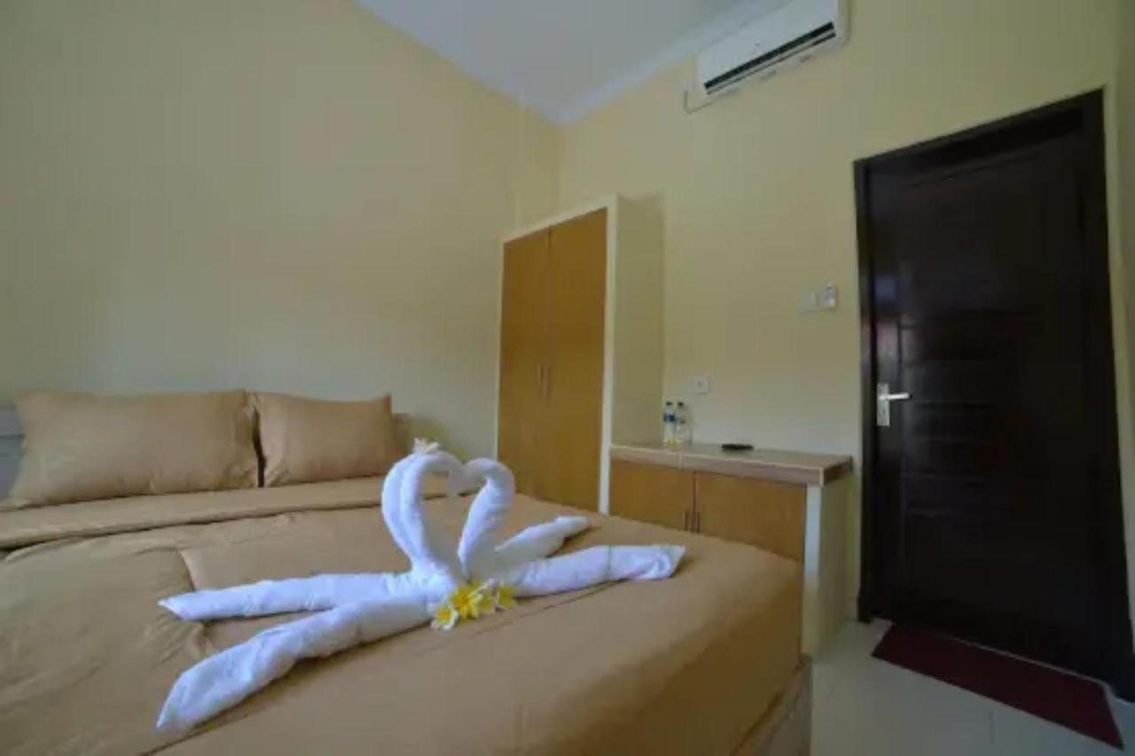 Oyo Flagship 91237 Ratu Guest House Kedunganan Bagian luar foto