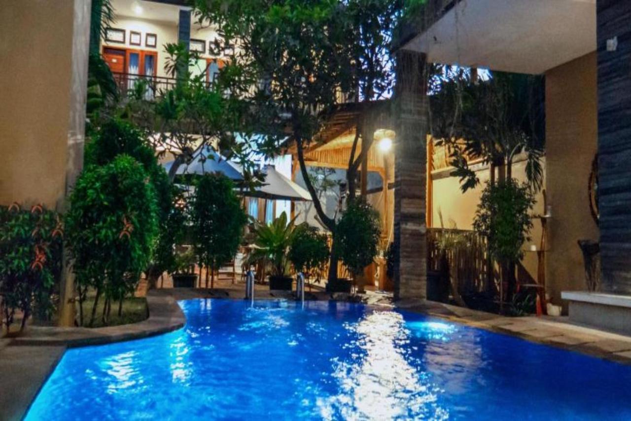 Oyo Flagship 91237 Ratu Guest House Kedunganan Bagian luar foto