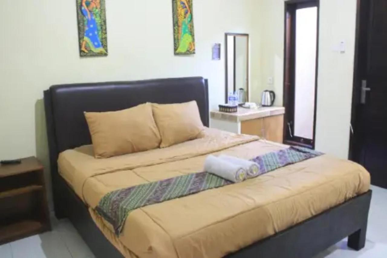 Oyo Flagship 91237 Ratu Guest House Kedunganan Bagian luar foto